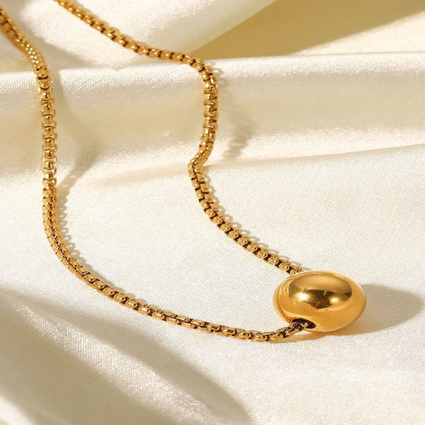 Gold Round Shape Pendant Necklace