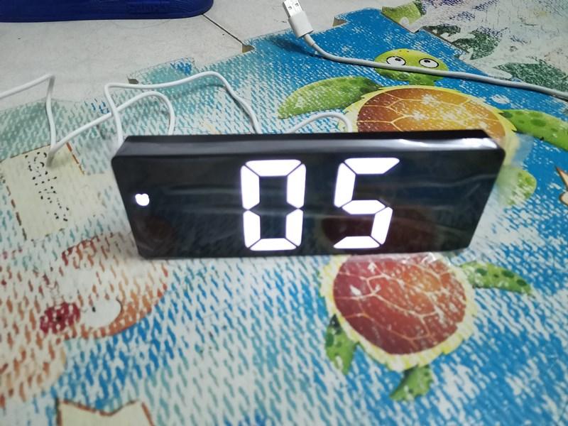 Acrylic/Mirror Alarm Clock LED Digital Clock Voice Control Snooze Time Temperature Display Night Mode Digital Alarm Clock, LED Bedside Clock with 6-Level Brightness Dual Alarm Adjustable Volume with 3 Alarm Sound Alarm Clock for Bedroom Office