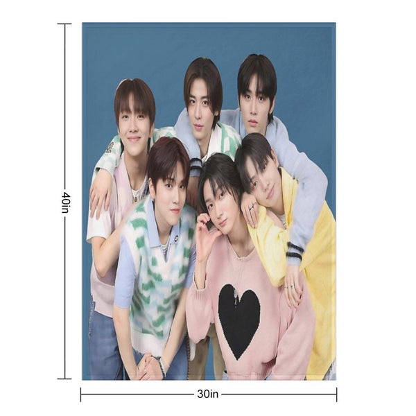 BOY NEXT DOOR' (KPOP) Lightweight Throw Blanket