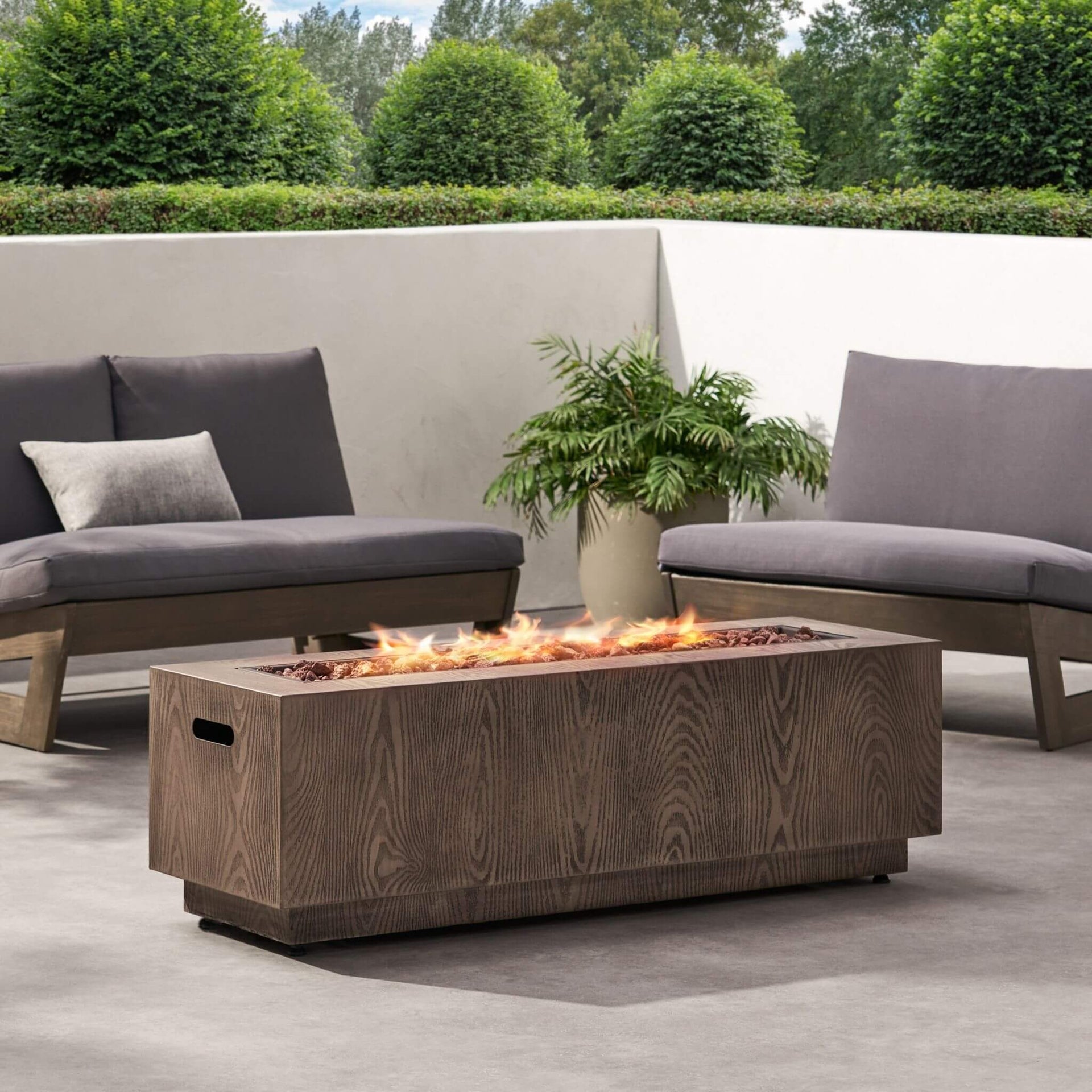 48-Inch Modern 50K BTU Outdoor Rectangular Propane Gas Fire Pit With Lava Rocks (SAK82521)