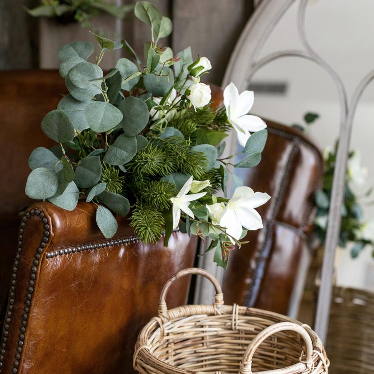 Artificial Flower Bouquet Clematis Flower in Greenery 20