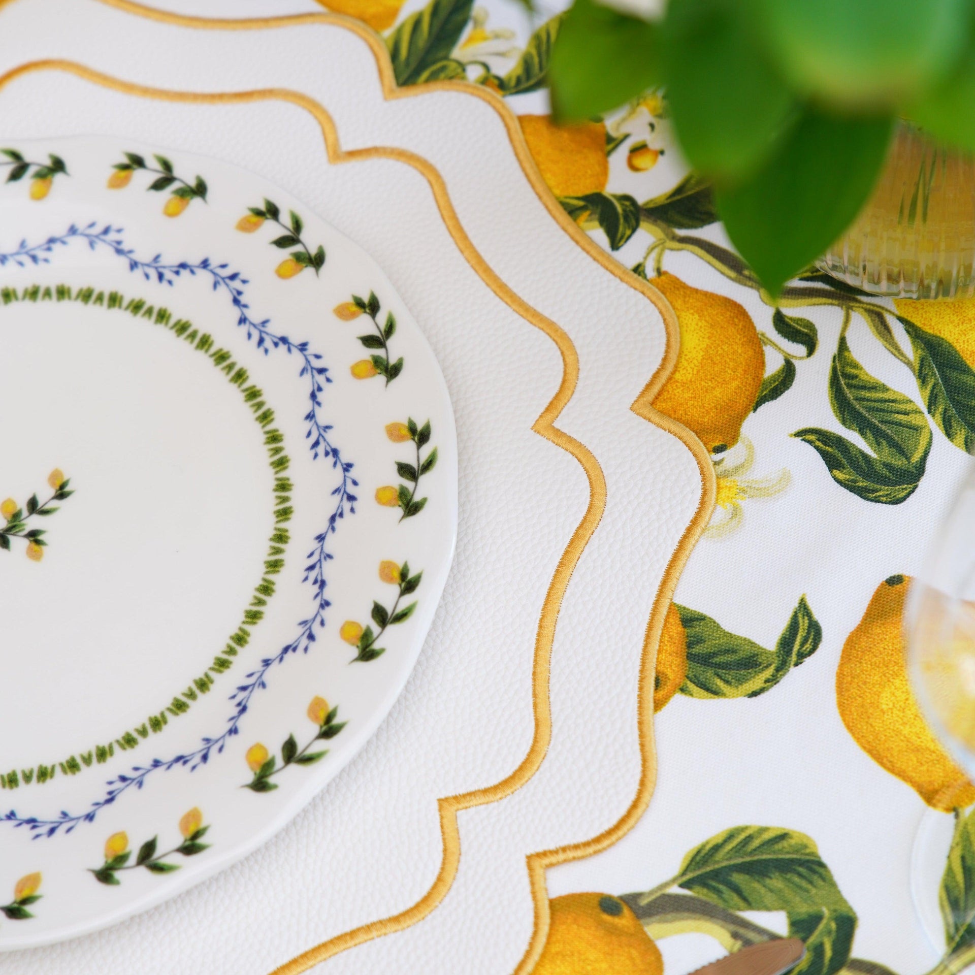 SPRING TABLE DECOR – VISTA IVORY WAVY FAUX LEATHER PLACEMAT