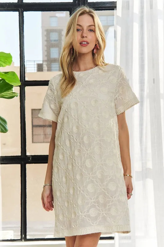 Applique Round Neck Short Sleeve Shift Dress – Timeless & Elegant Round Neck Shift Dress with Sophisticated Applique Detailing for Versatile Day-to-Night Wear