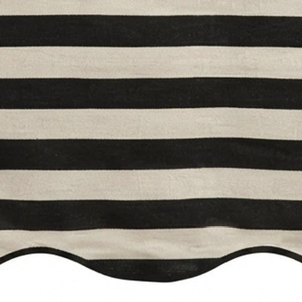 Scalloped Edge Tablecloth - Striped