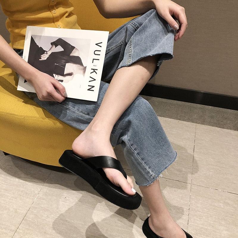 Black White Thick Bottom Flip Flops Women Famous Design Clip Toe Slippers Platform Slides Beach Comfort Thong Style Flip Flops Sandals For Women With Arch Support For Comfortable Walk