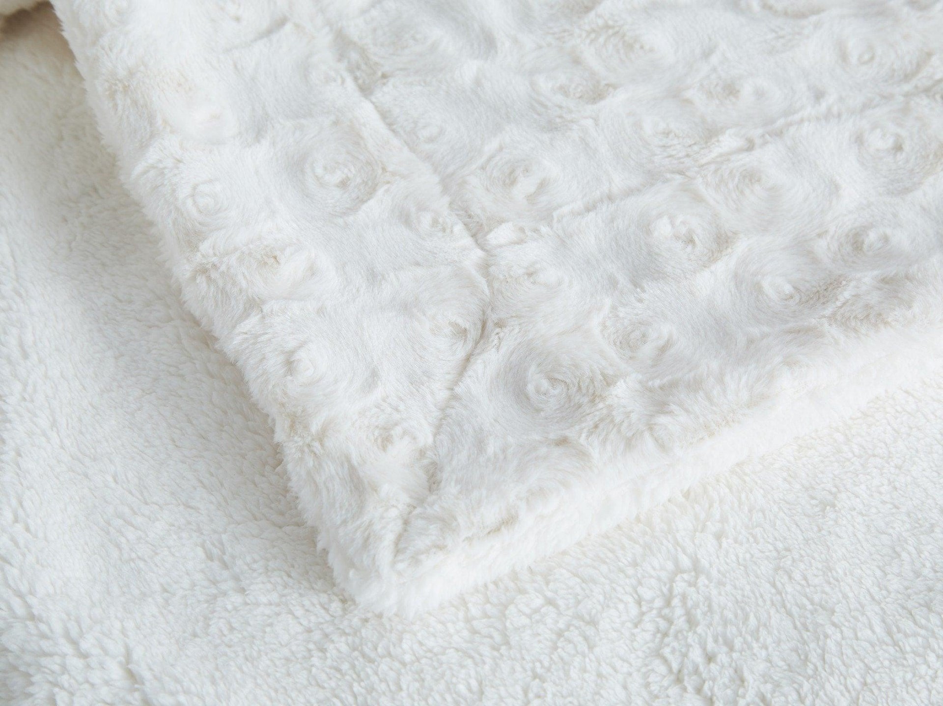 DaDa Bedding Luxury White Roses Fluffy Soft Sherpa Backside Faux Fur Throw Blanket (K11)