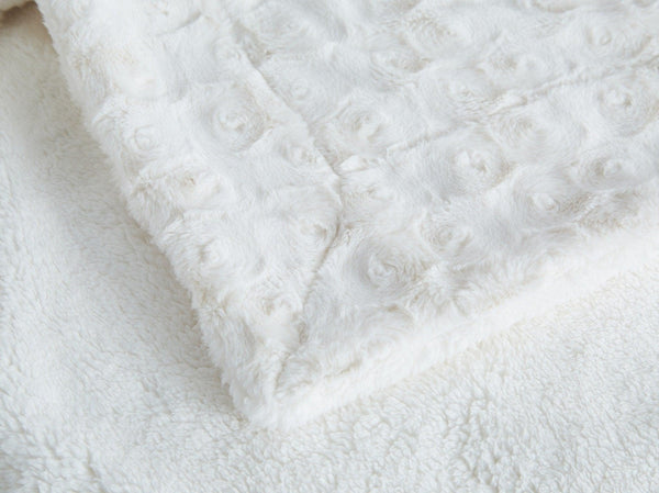 DaDa Bedding Luxury White Roses Fluffy Soft Sherpa Backside Faux Fur Throw Blanket (K11)