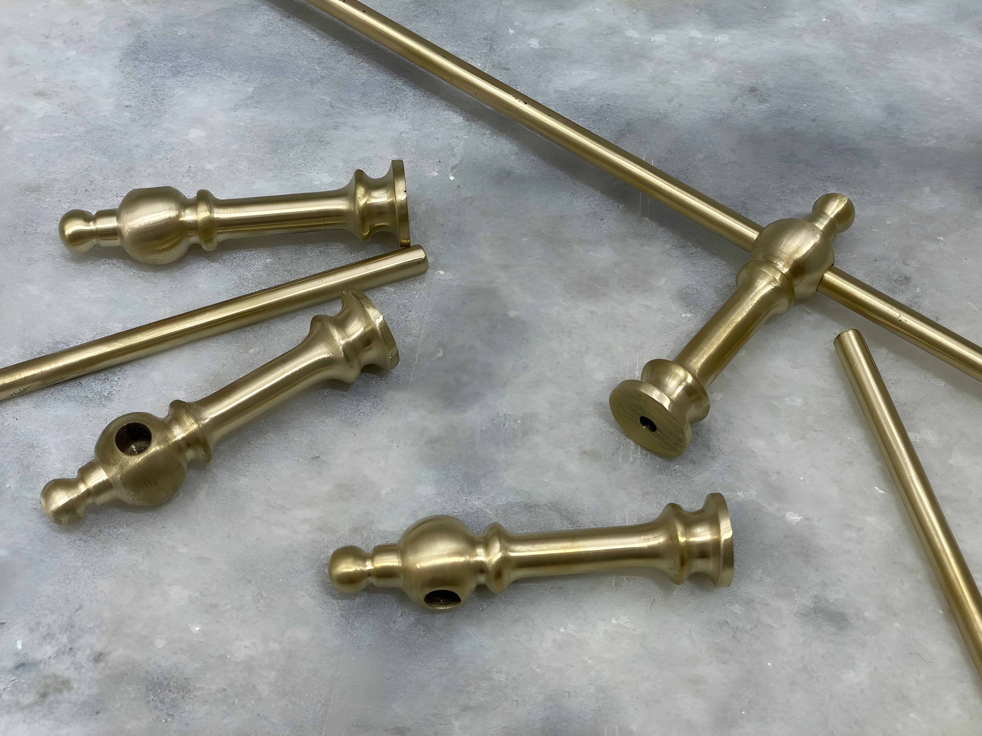 Victorian Brass Gallery Rail - Brushed Brass
