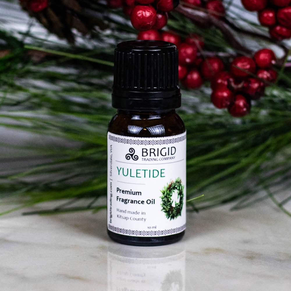 Yuletide Diffuser Oil - Juniper, Christmas Wreaths, Pine Trees, and Bonfire Smoke