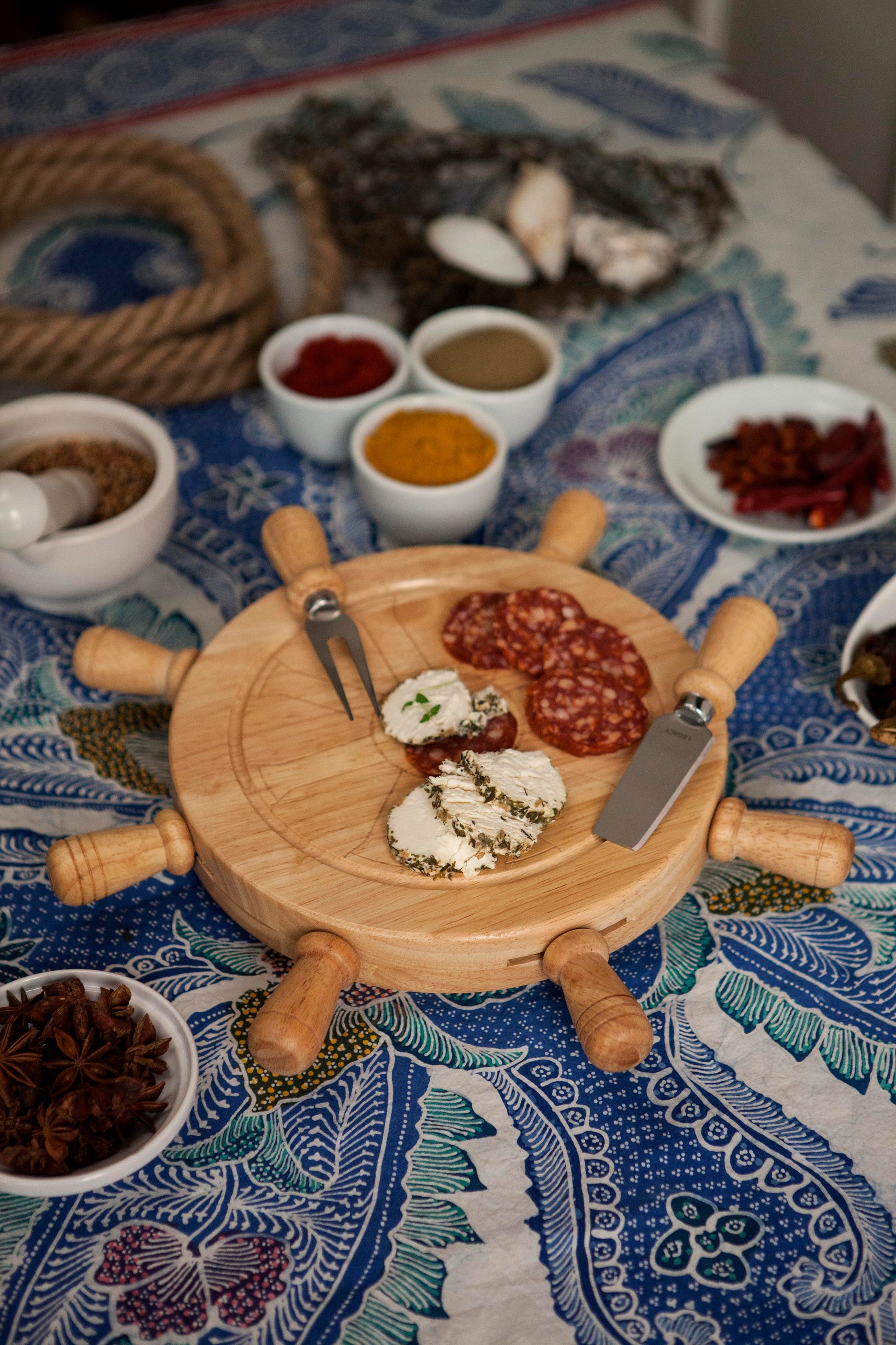 Mariner Lazy Susan Cheese Cutting Board & Tools Set