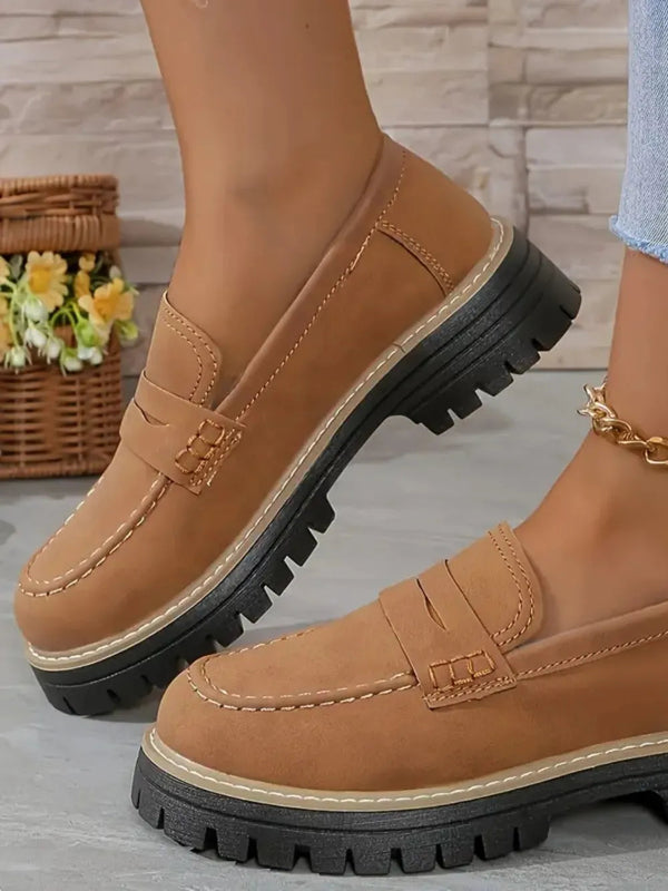 Casual sandblasted British style women's shoes with thick heels and retro design