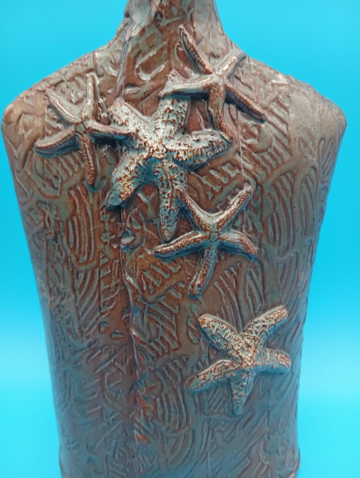 Ceramic Coastal Bottle Vase – Handcrafted Starfish Decor Rustic 10