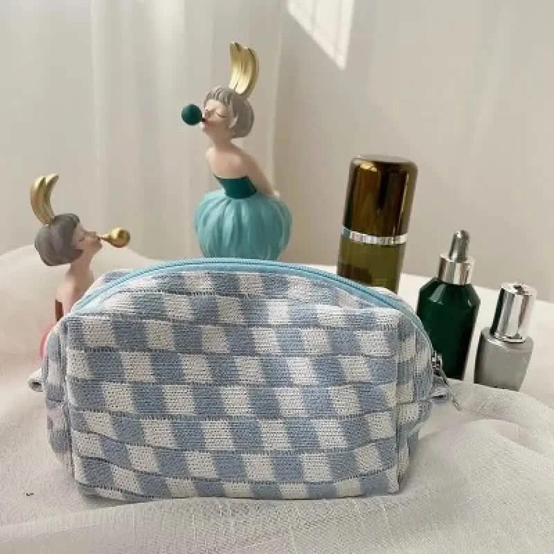 Checkered Pattern Zipper Makeup Bag