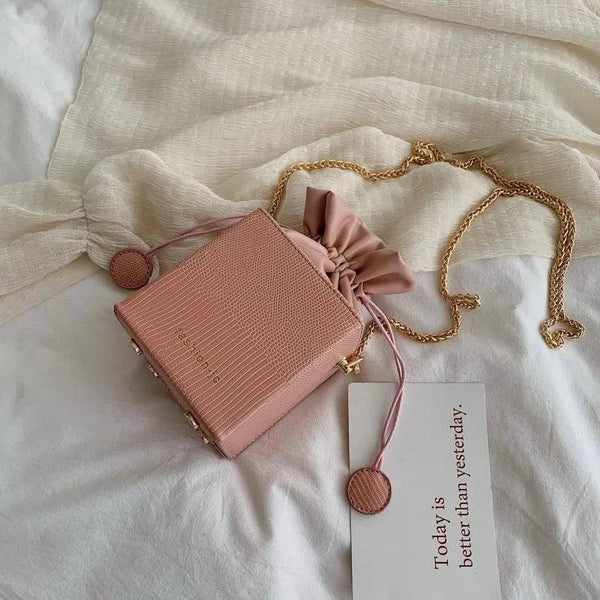 Chic Alligator Pattern Bucket Bag