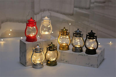 Christmas Retro Small Oil Lamp Electronic Candle Light LED Creative Christmas Tabletop Lanterns Vintage Outdoor Candle Lantern Decorative With LED Candle Light For Christmas Decoration Wind Lanterns Gift