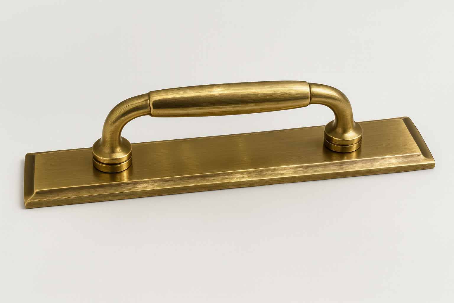 Classic Cabinet Pulls with Backplate - Antique Brass