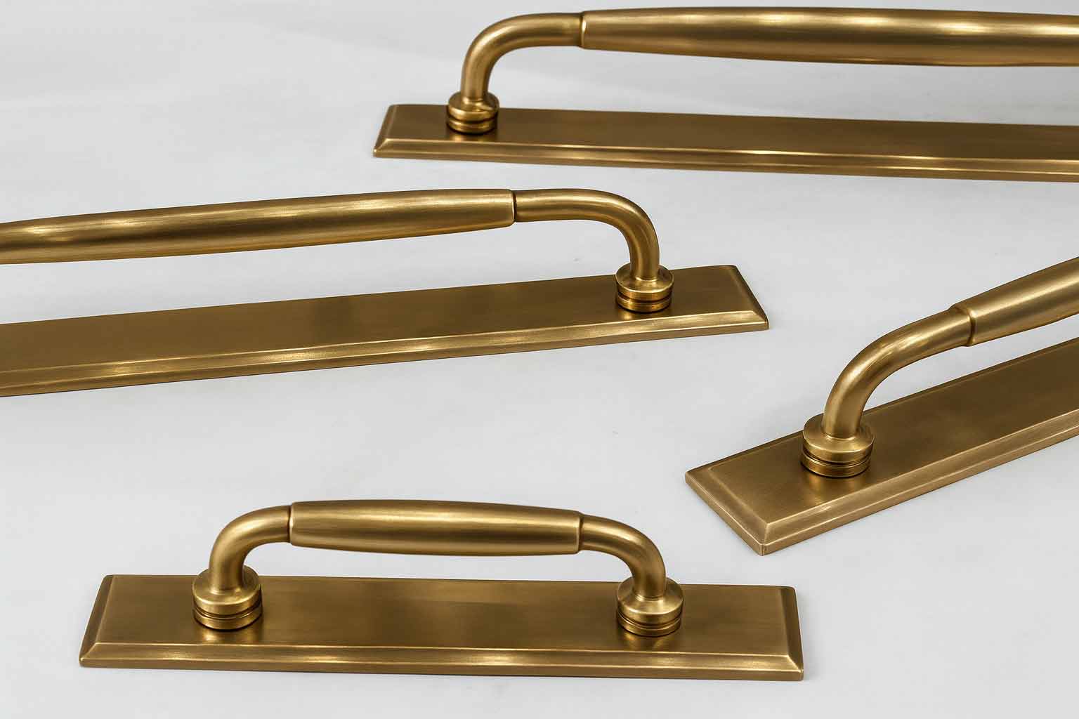 Classic Cabinet Pulls with Backplate - Antique Brass