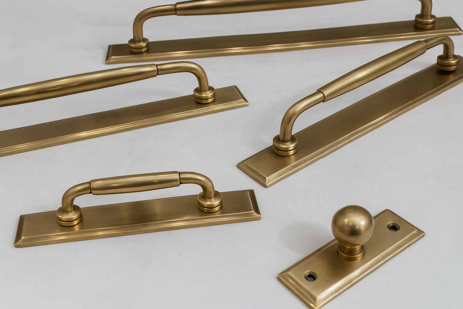 Classic Cabinet Pulls with Backplate - Antique Brass