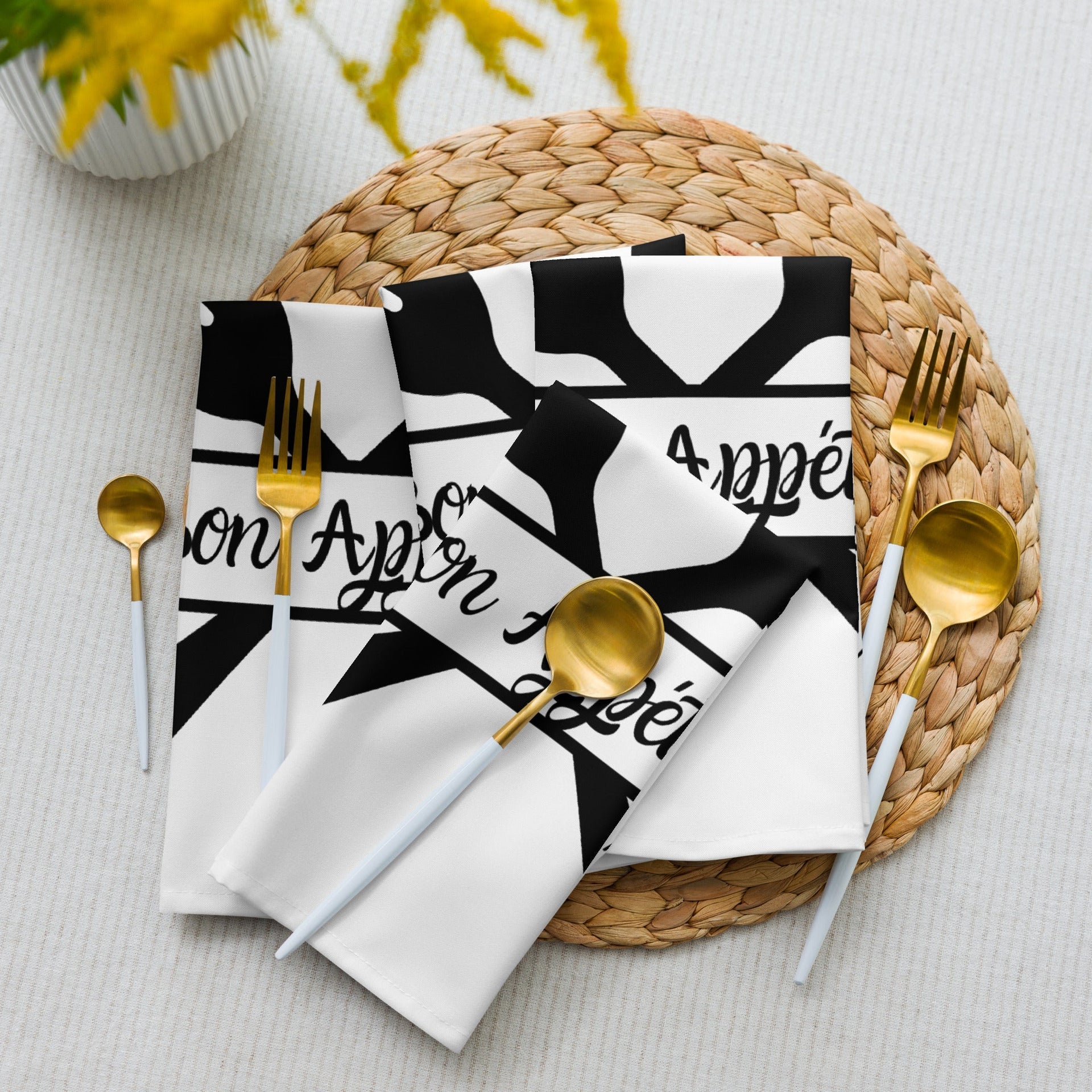 Home is Where the Kitchen Is Cloth Napkins, Kitchen Decor, Personalized Napkins, Dining Table Accessories, Housewarming Gift