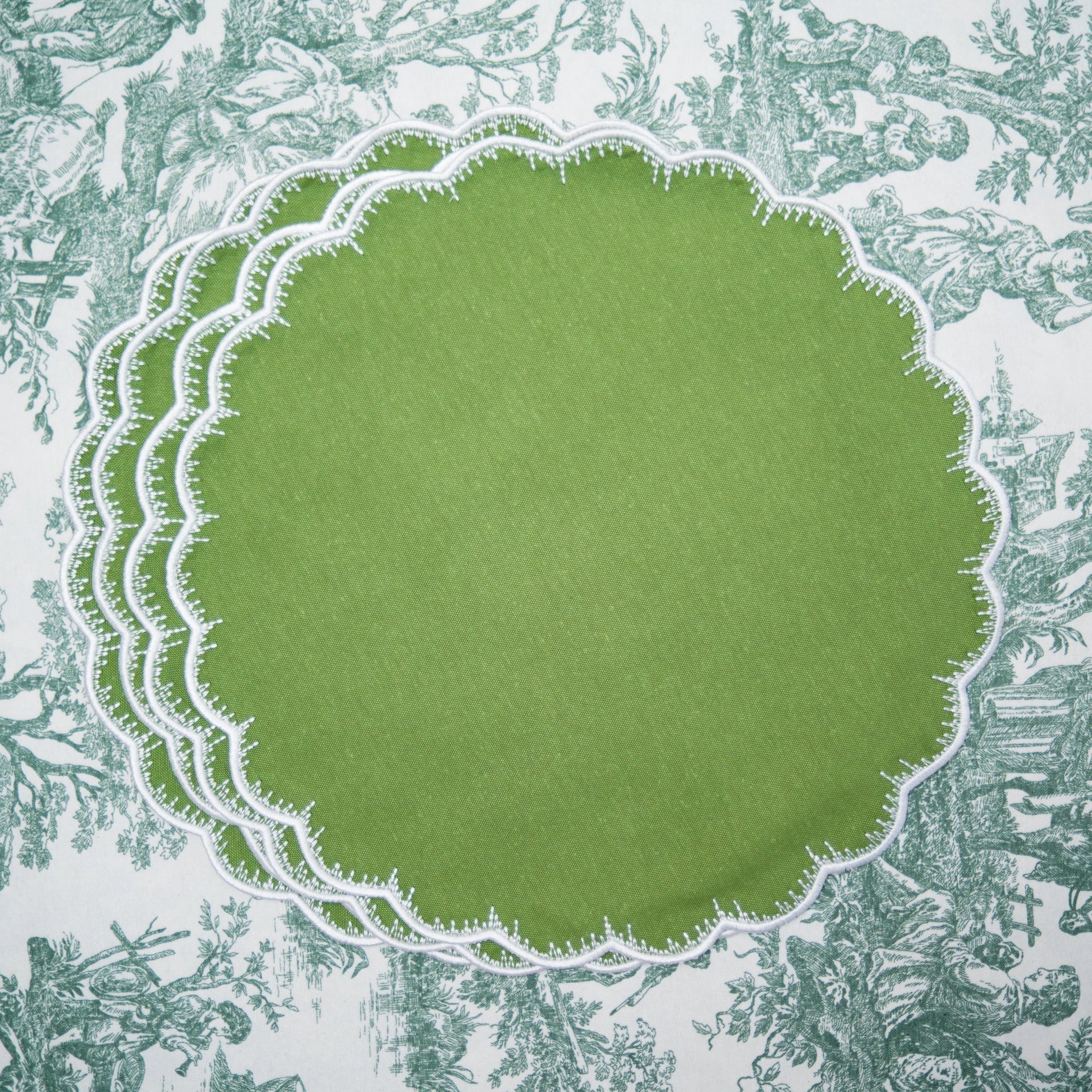 SPRING TABLE DECOR – CLOVER GREEN ROUND FABRIC PLACEMAT