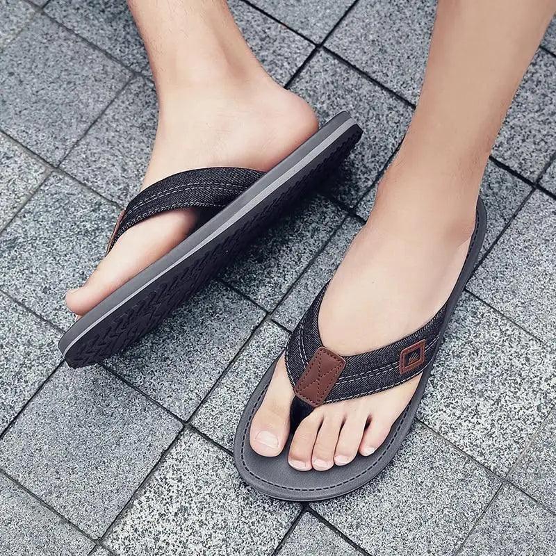 Comfortable Casual Summer Flip- Flops Men Beach Slippers Sandals Simple Luxury Design Indoor Non-Slip Black Flip Flops