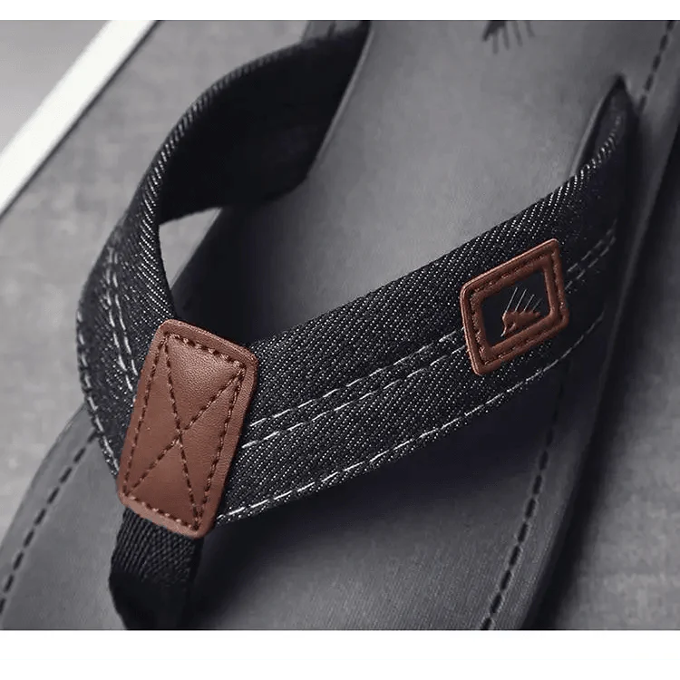 Comfortable Casual Summer Flip- Flops Men Beach Slippers Sandals Simple Luxury Design Indoor Non-Slip Black Flip Flops