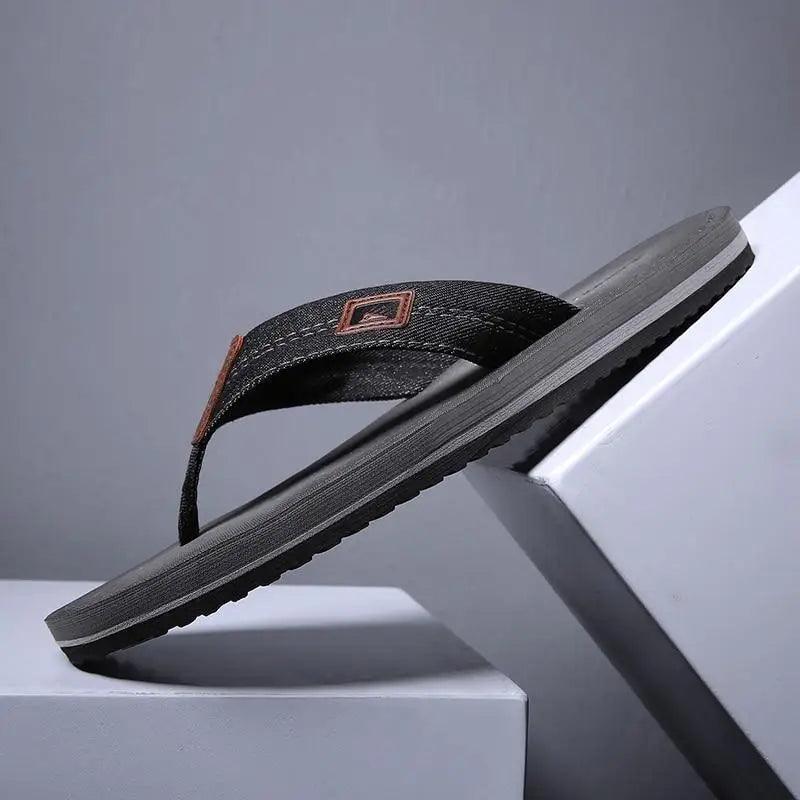 Comfortable Casual Summer Flip- Flops Men Beach Slippers Sandals Simple Luxury Design Indoor Non-Slip Black Flip Flops