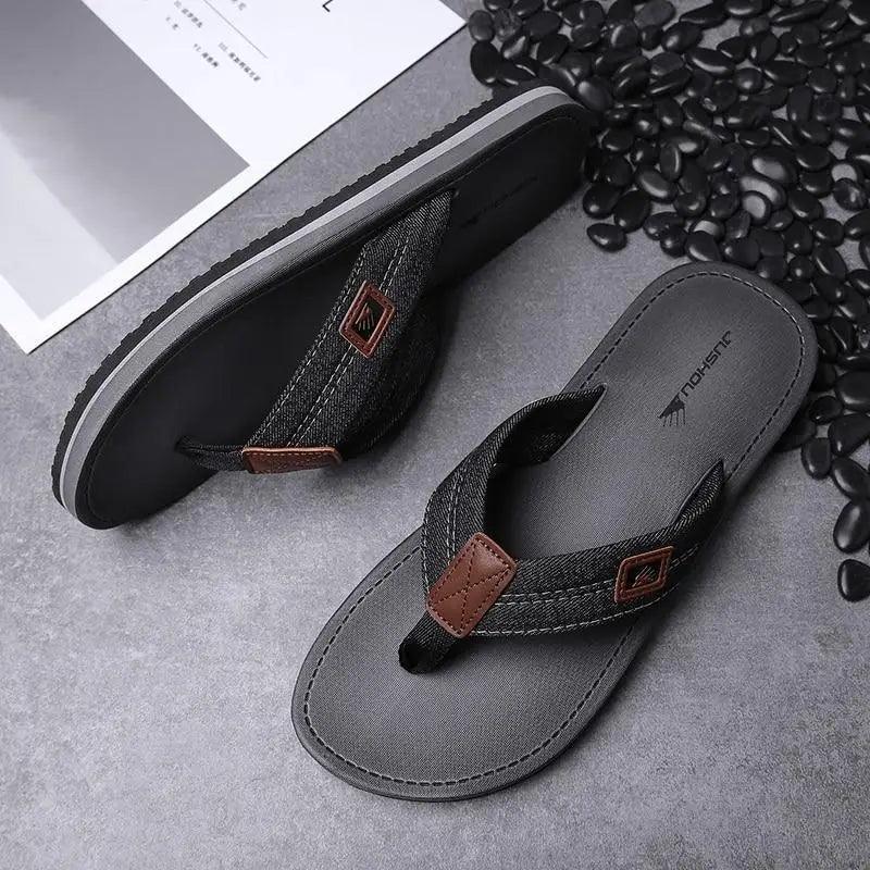 Comfortable Casual Summer Flip- Flops Men Beach Slippers Sandals Simple Luxury Design Indoor Non-Slip Black Flip Flops