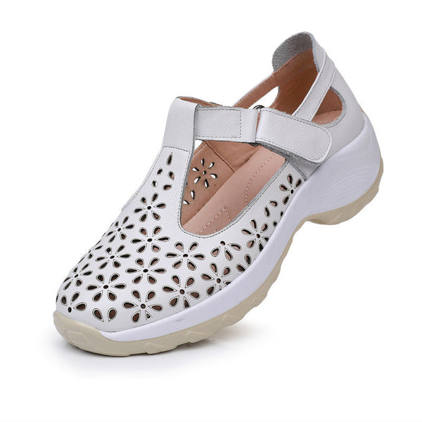 Comfortable flat heeled women's shoes with laser cut holes in the cowhide toe layer sandals with soft low and oversized shoes