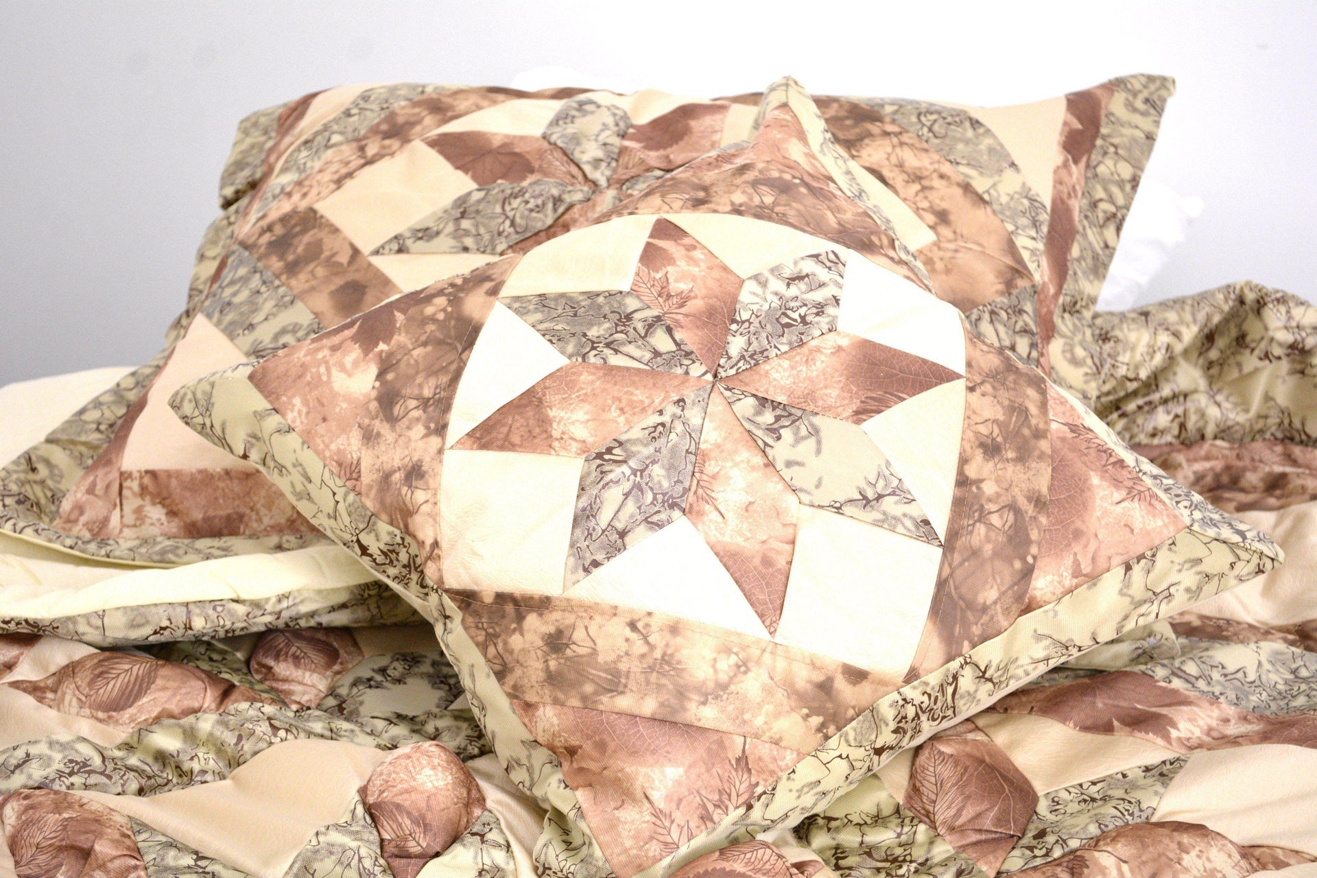 DaDa Bedding Country Rustic Camo Earthy Floral Sandy Beige Green Comforter Set (BM6118L-1)