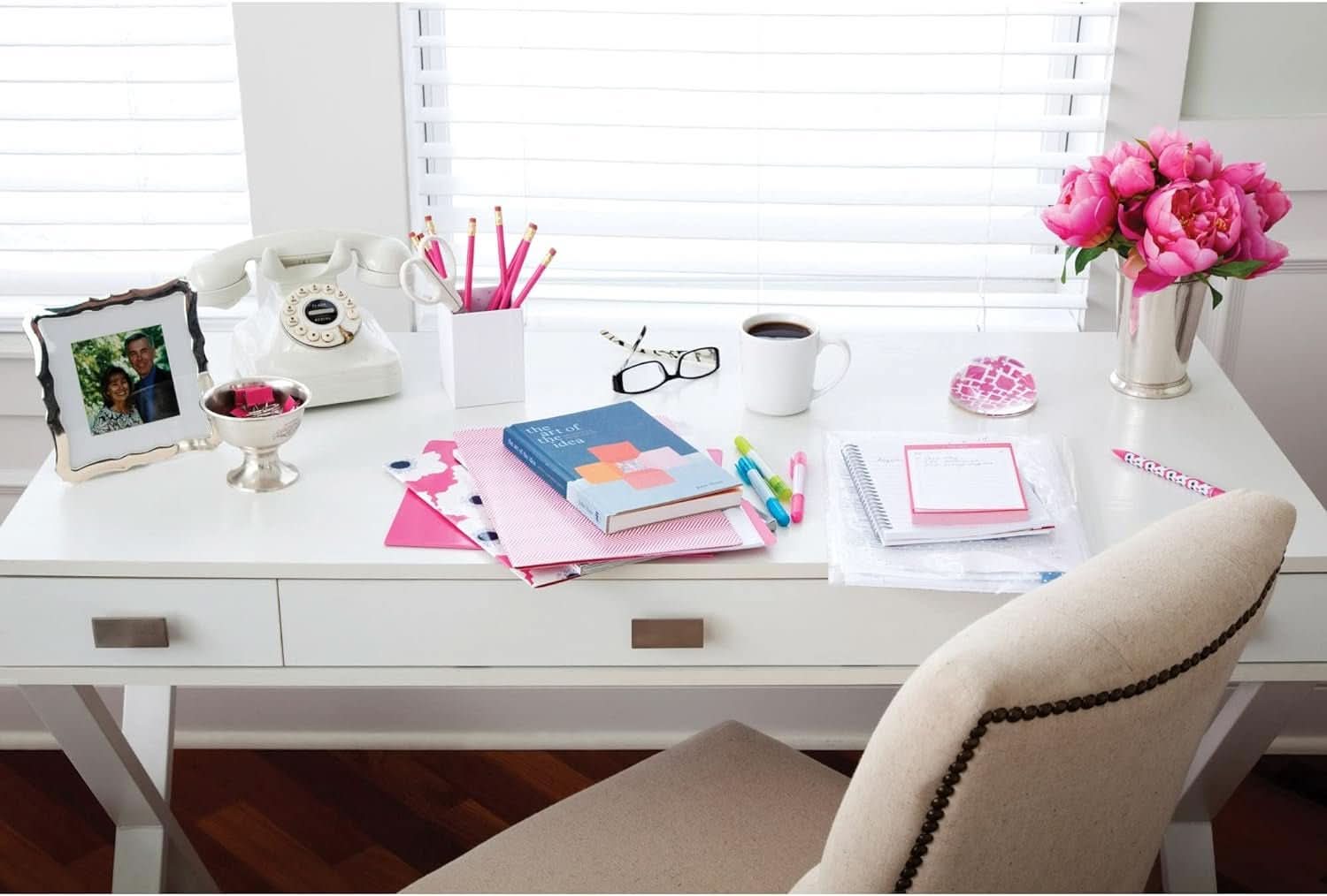 Compact White Writing Desk for Small Spaces and Creativity