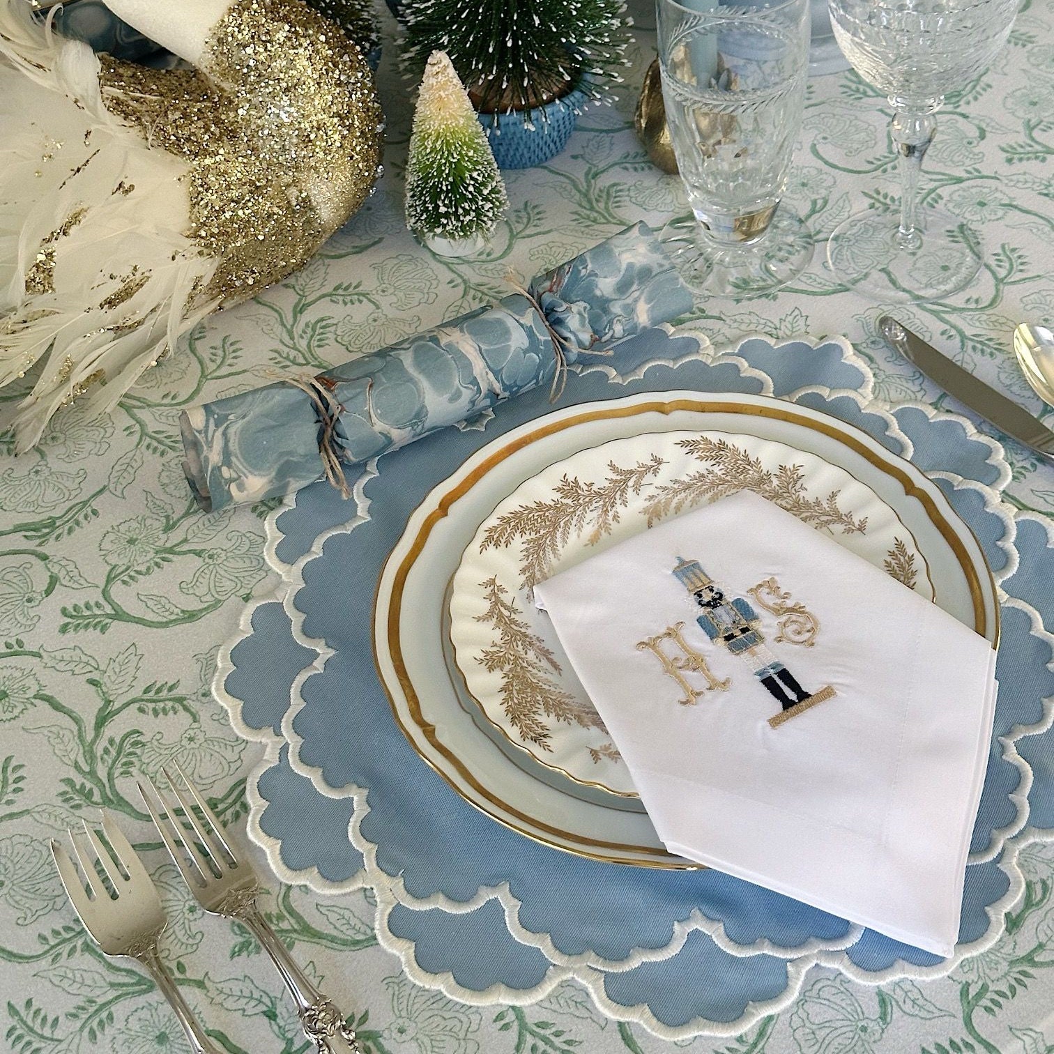 SPRING TABLE DECOR – CRESSIDA SCALLOPED BLUE FABRIC PLACEMAT