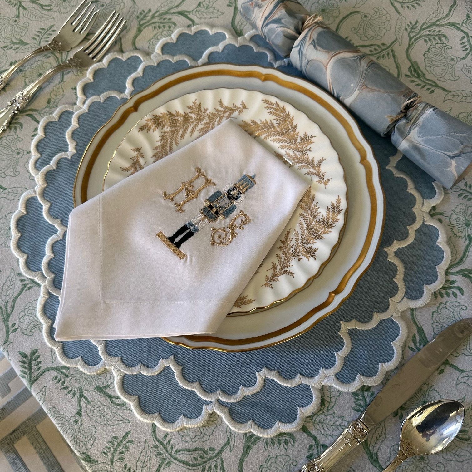 SPRING TABLE DECOR – CRESSIDA SCALLOPED BLUE FABRIC PLACEMAT