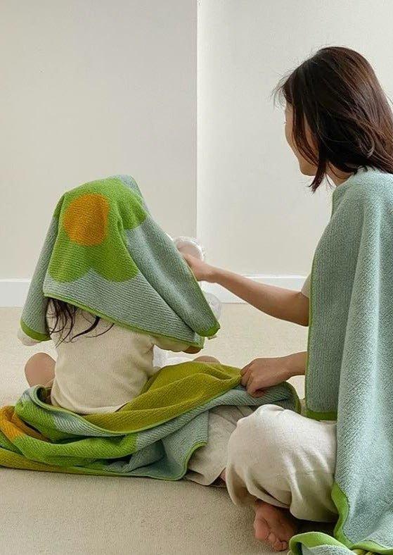 Cute Whimsical Sunflower Bath Towel - Ultra Soft & Absorbent Staple Cotton