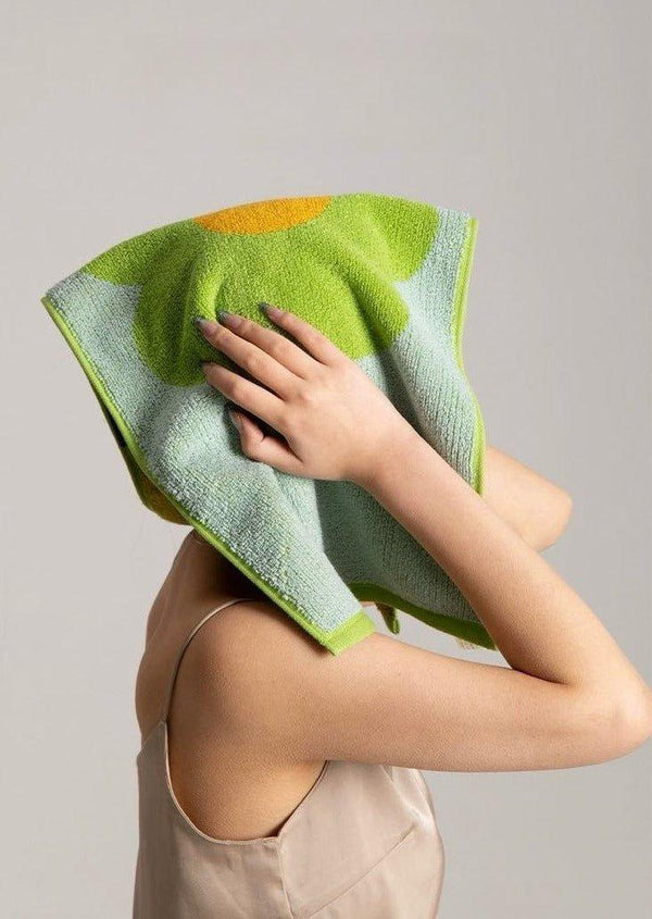 Cute Whimsical Sunflower Bath Towel - Ultra Soft & Absorbent Staple Cotton