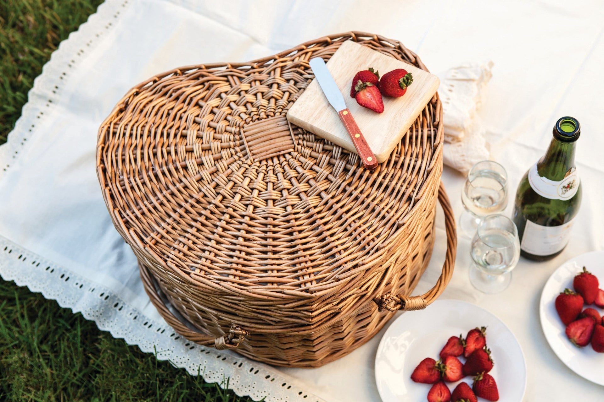 Heart Picnic Basket for 2 Picnic Time Family of Brands