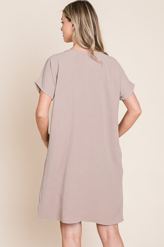 V-Neck Short Sleeve Dress with Pockets For Women – Casual, Stylish and Practical Dress with a Feminine V-Neck Design and Convenient Pockets