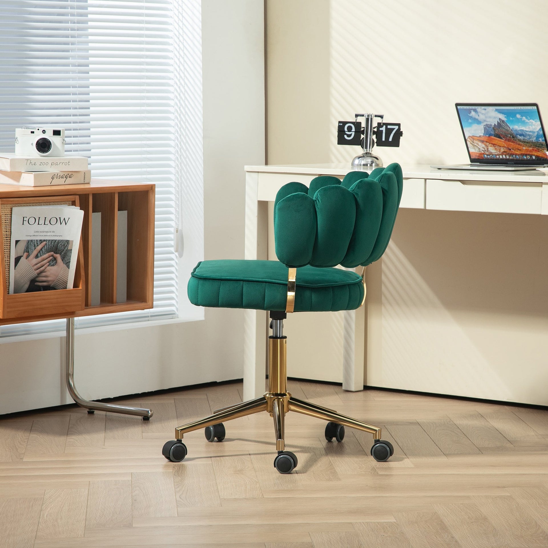 Velvet Home Office Desk Chair, Modern Cute Computer Chair, Wheels Swivel Height Adjustable Swivel Task Chair for Home Office (Emerald Velvet)