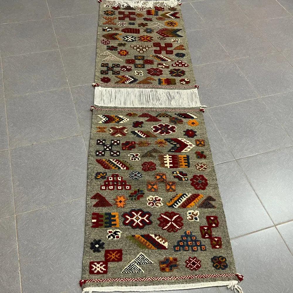 Gray Geometric Runner