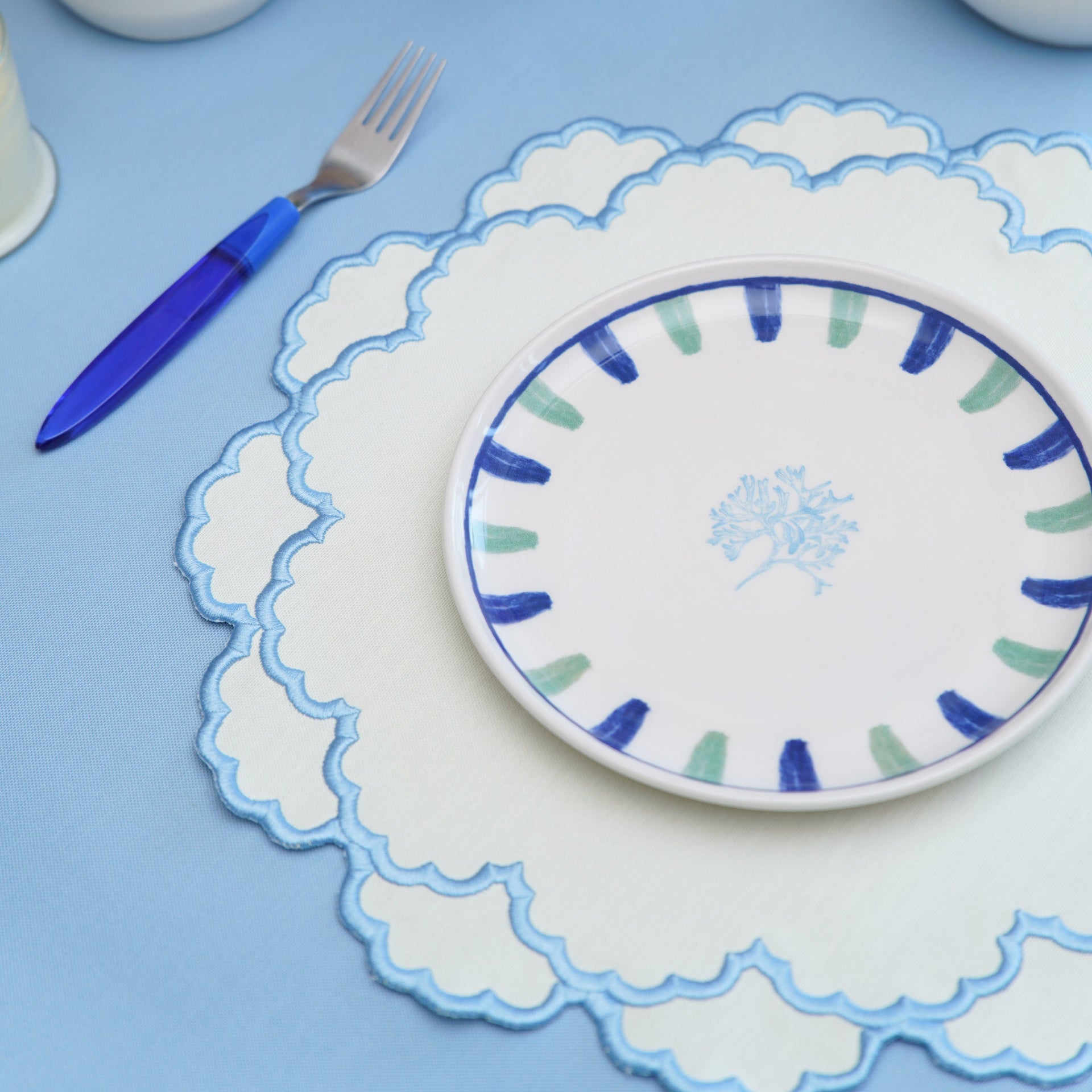 SPRING TABLE DECOR – CRESSIDA BLUE & WHITE SCALLOPED FABRIC PLACEMAT