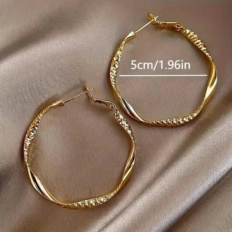 Delicate Silky Texture Design Women's Earrings