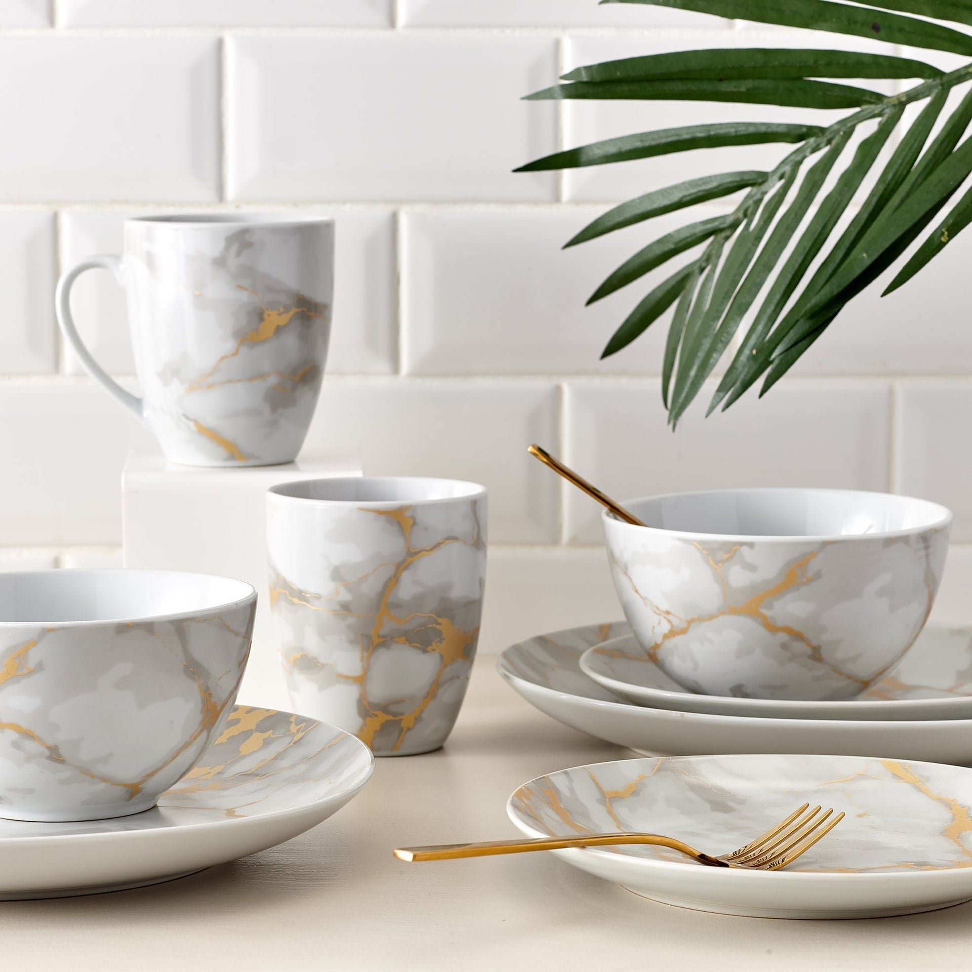 Dinnerware Set 16 Piece Coupe Porcelain Gold Marble Look, Service for 4