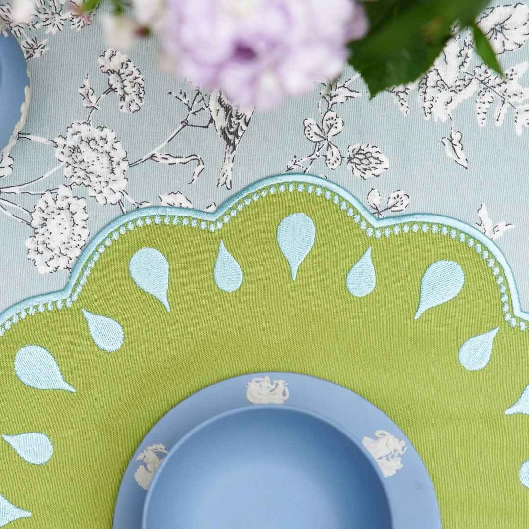 SPRING TABLE DECOR – DROPLET GREEN ROUND FABRIC PLACEMAT