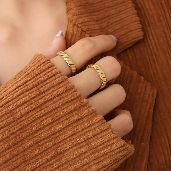 Elegant Texture Gold Ring - Gifts for You 'n Me