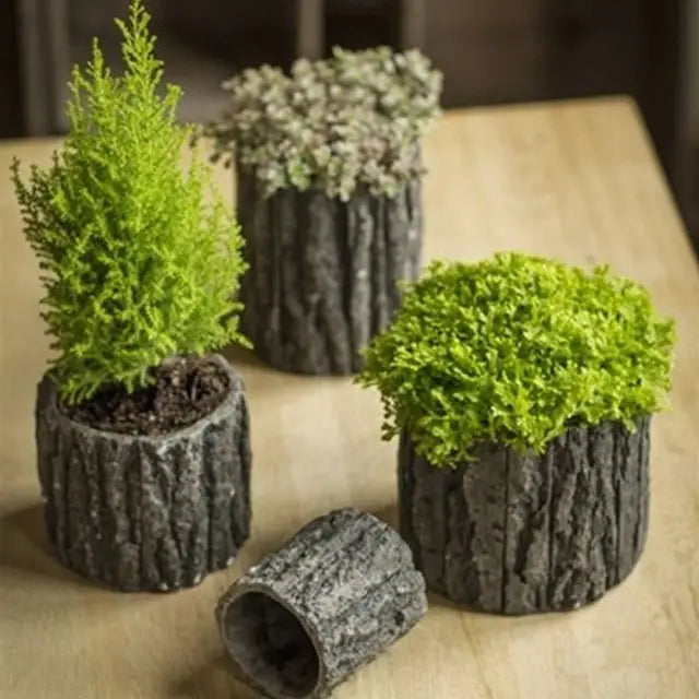 Round Concrete Pot with Bark Motif