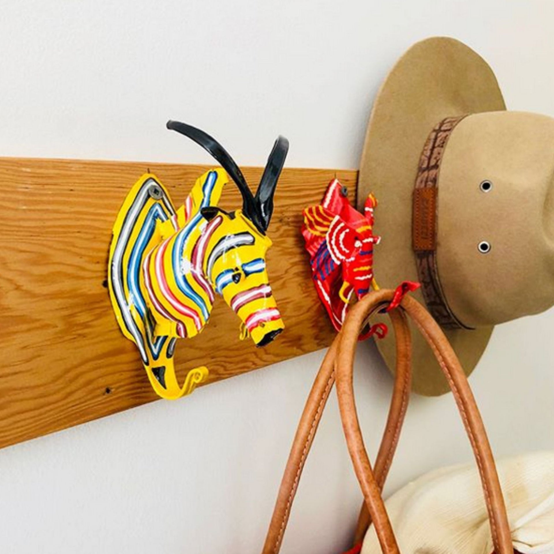 S/4 Painted Tin Hooks
