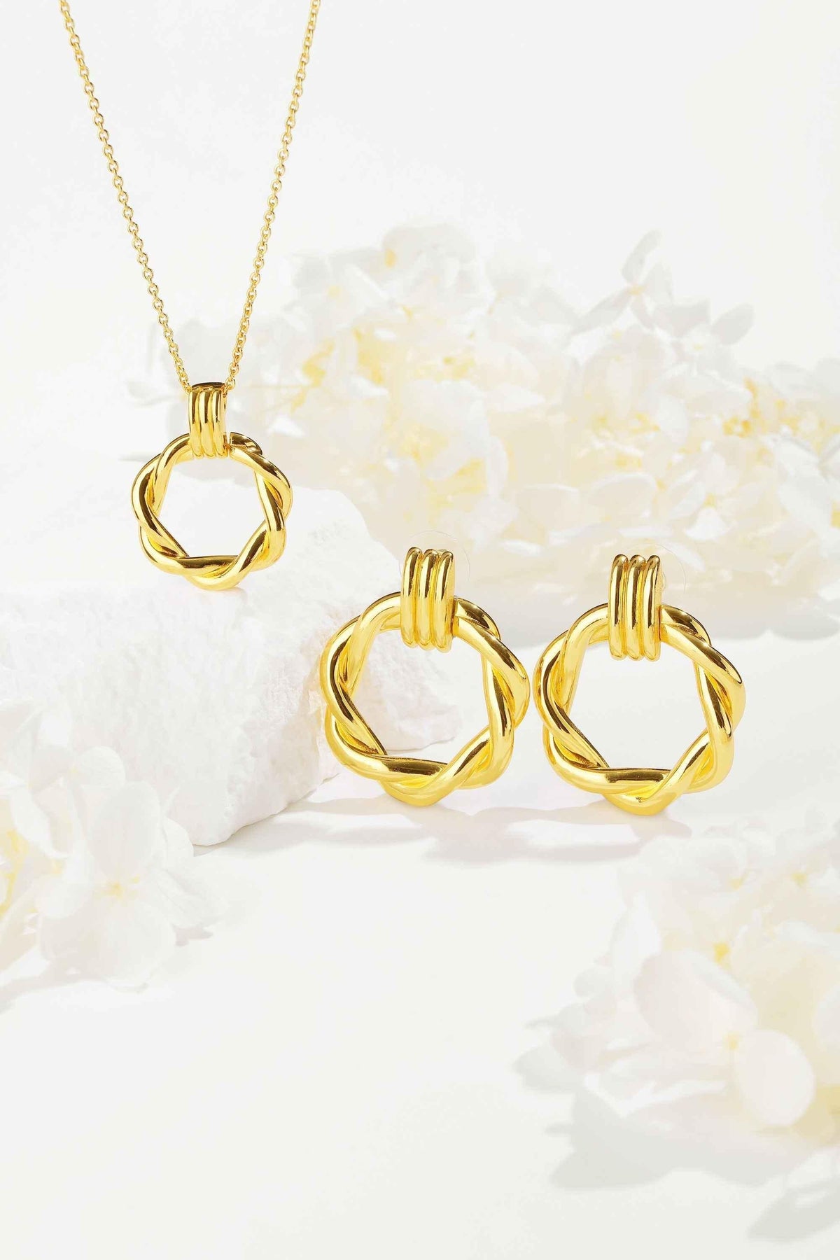 Eléa Gold Twisted Hoop Pendant Necklace