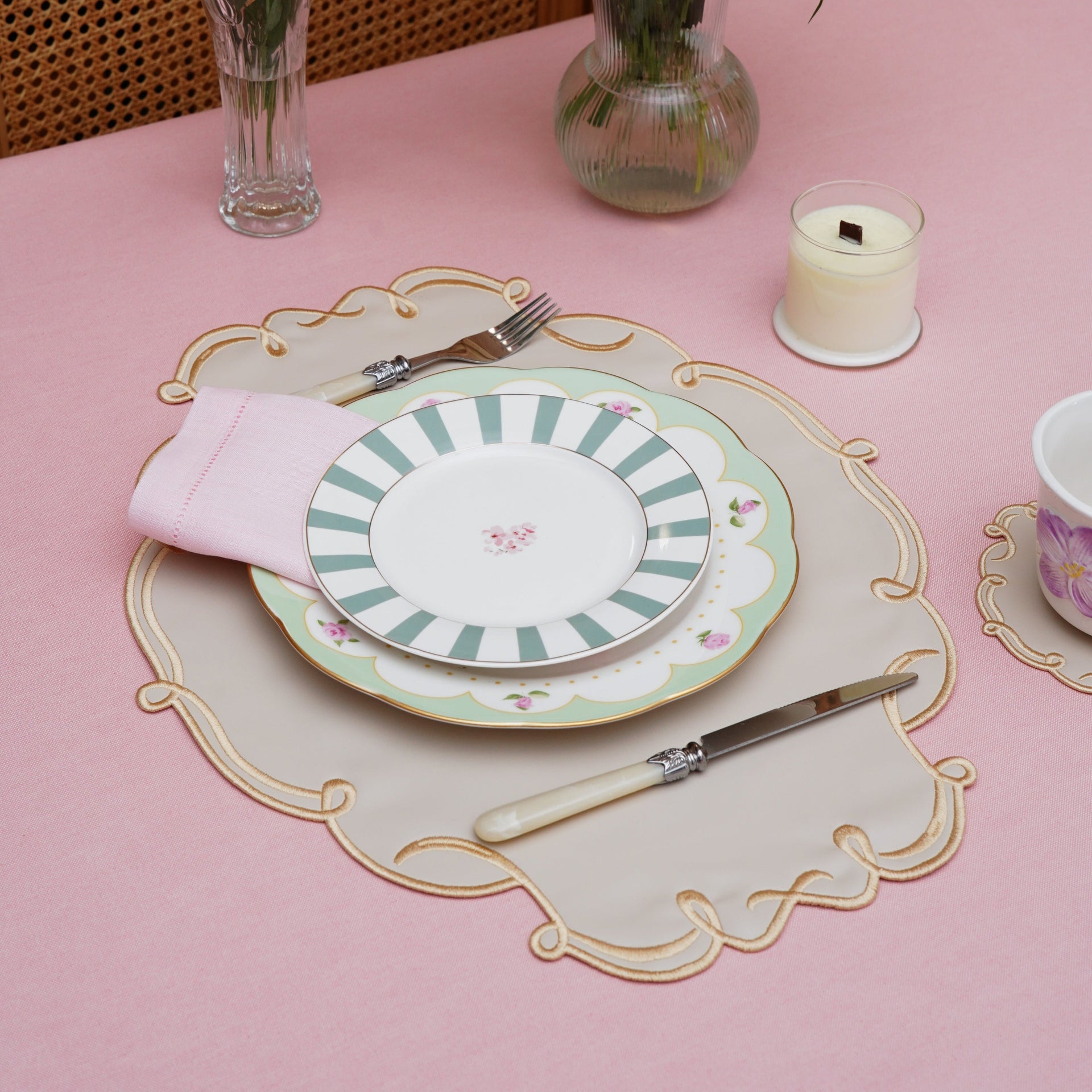 SPRING TABLE DECOR – CELESTIA BEIGE OVAL FAUX LEATHER PLACEMAT & COASTER SET