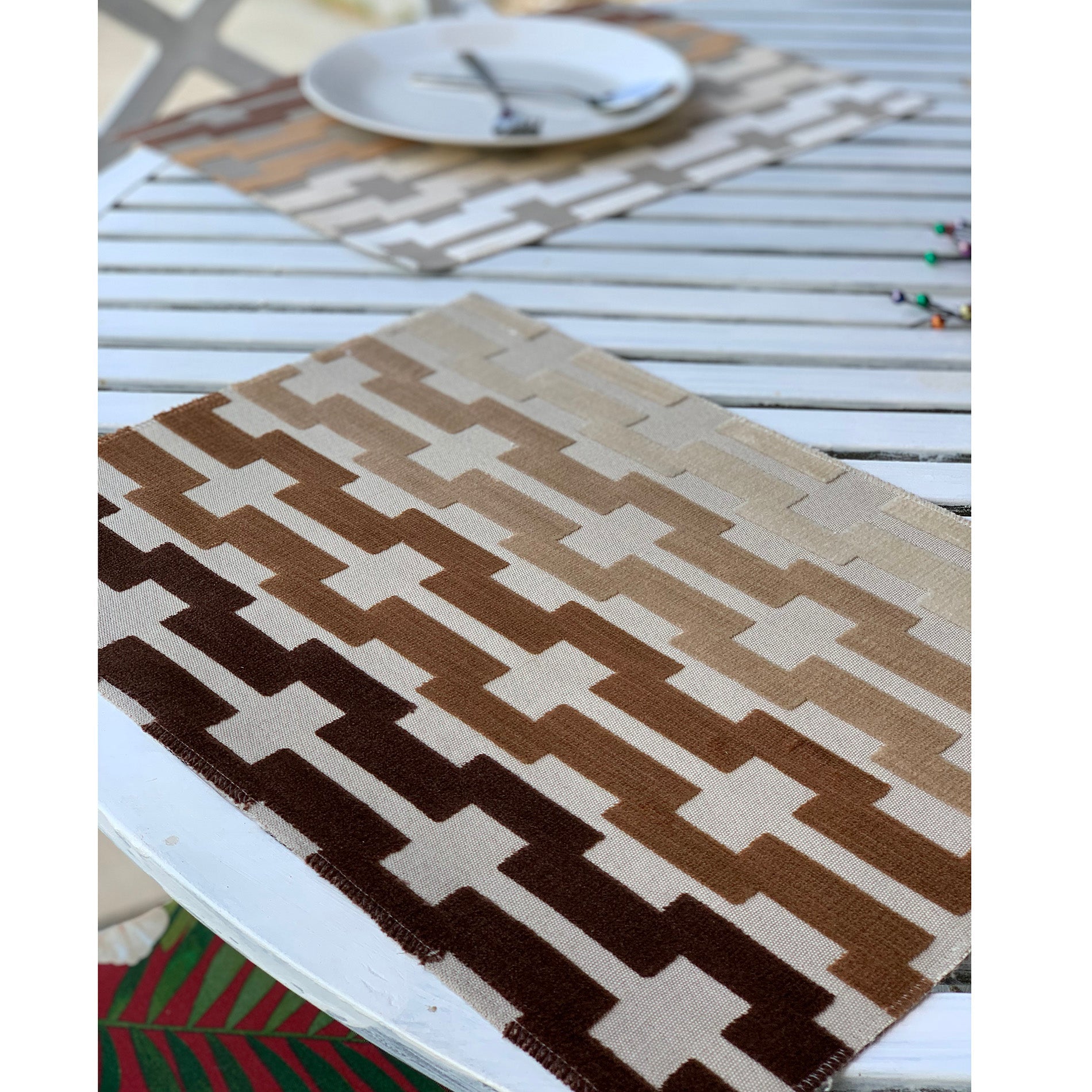 Bardot - Pack of 4 Beautiful Cut Velvet One-Side Placemats - Color: Driftwood