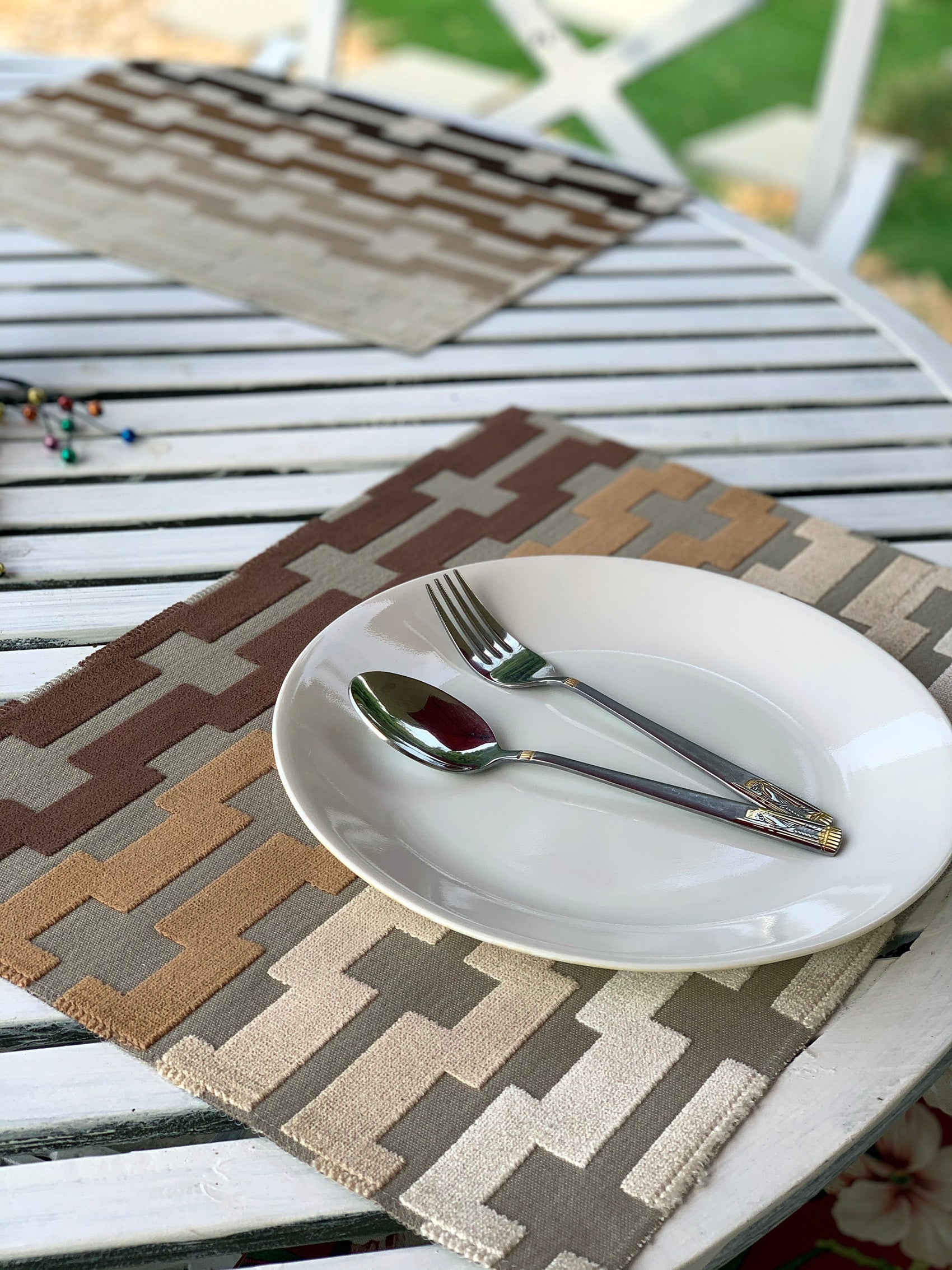 Bardot - Pack of 4 Beautiful Cut Velvet One-Side Placemats - Color: Driftwood